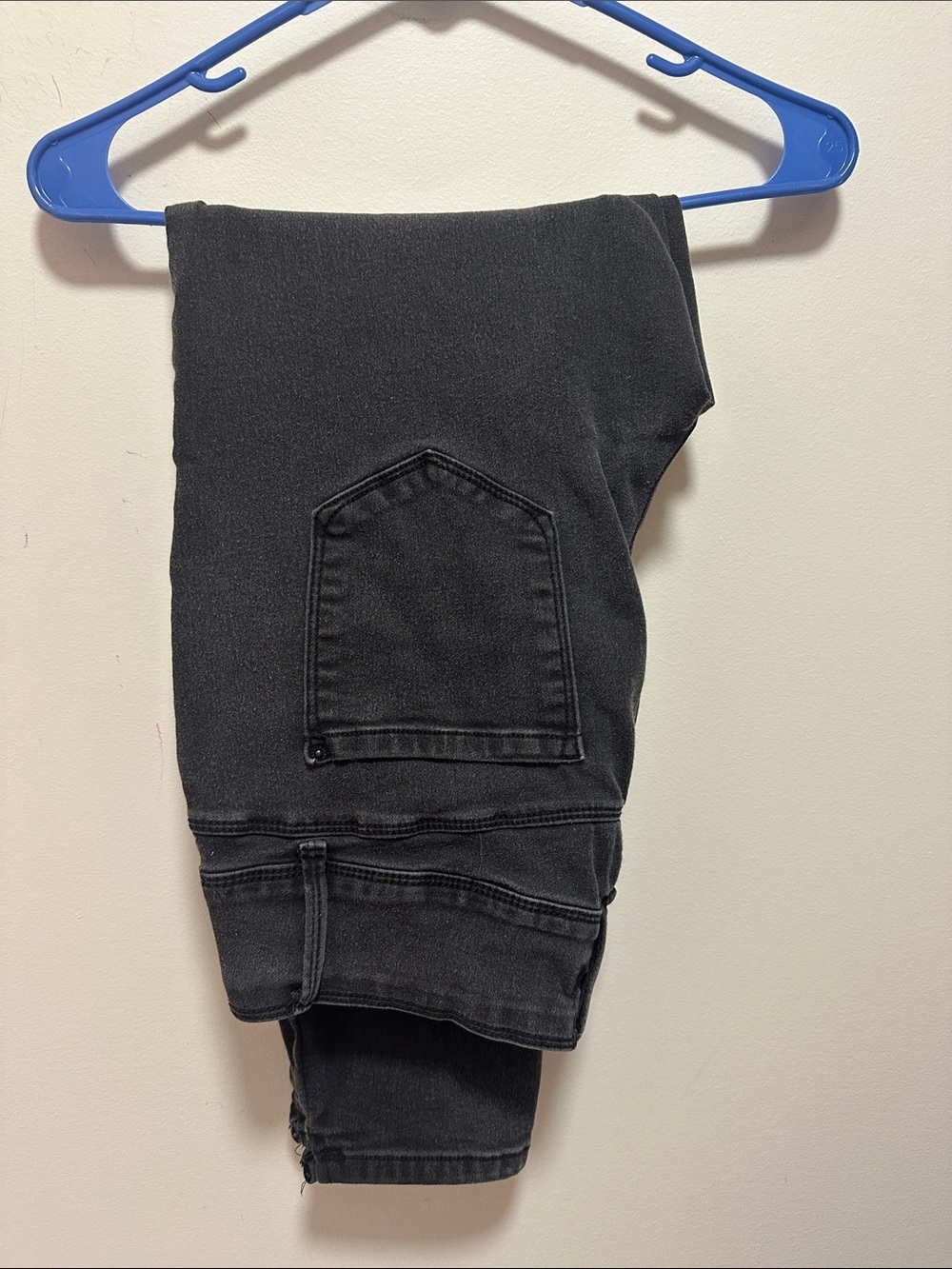 Women's Black Skinny Jeans with Classic Pocket Detail